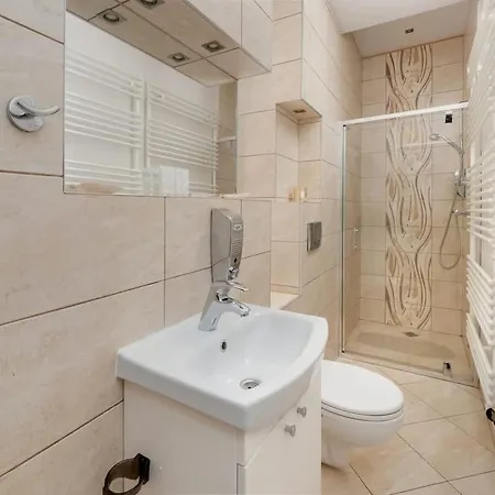 Cosy In With Parking Niciarniana By Renters 우치