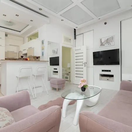 Cosy In With Parking Niciarniana By Renters * 우치