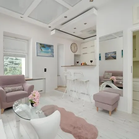 Cosy In With Parking Niciarniana By Renters 우치