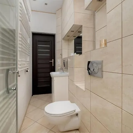 Cosy In With Parking Niciarniana By Renters Apartman Łódź