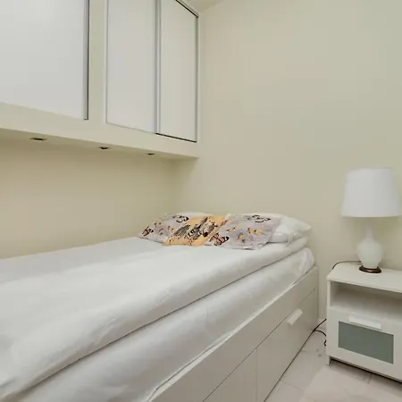 Cosy In With Parking Niciarniana By Renters Apartamento
