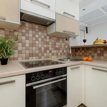 Cosy In With Parking Niciarniana By Renters