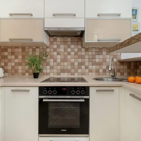 Cosy In With Parking Niciarniana By Renters Apartman *