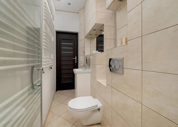 Cosy In With Parking Niciarniana By Renters Apartman Łódź